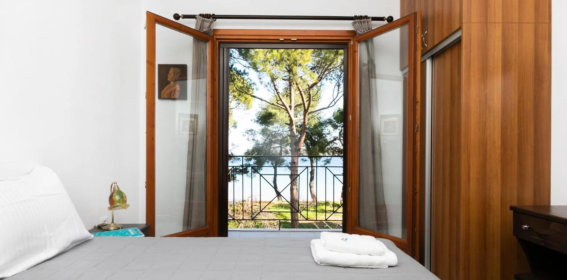Filyra Seafront Villa, Vourvourou Diaporos Greece